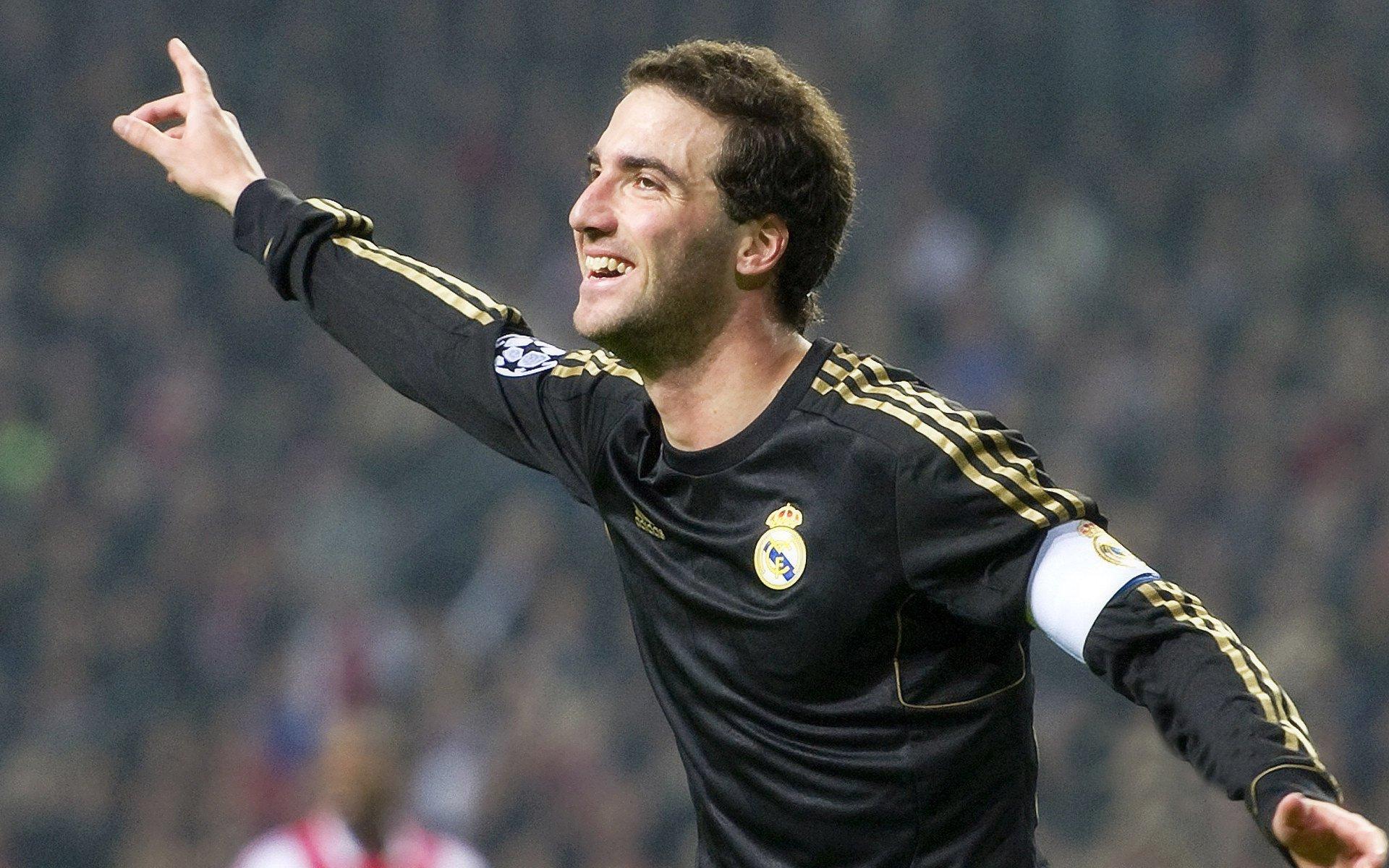 纳达尔法网夺冠创纪录 第14次捧起火枪手杯